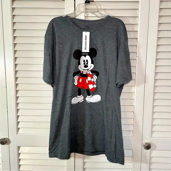 Mickey Mouse Holiday Tee 🤍 - Picture 6 of 7